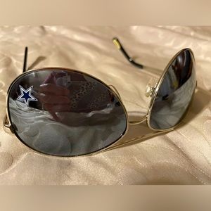 Dallas Cowboys Aviator style sunglasses